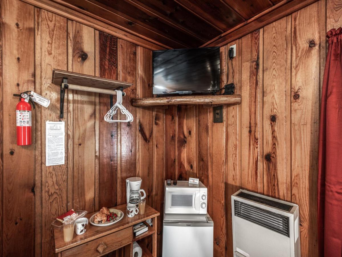Apache Village Cabinette 11, Queen Bed, Midtown, Sleeps 2 Ruidoso Exterior photo