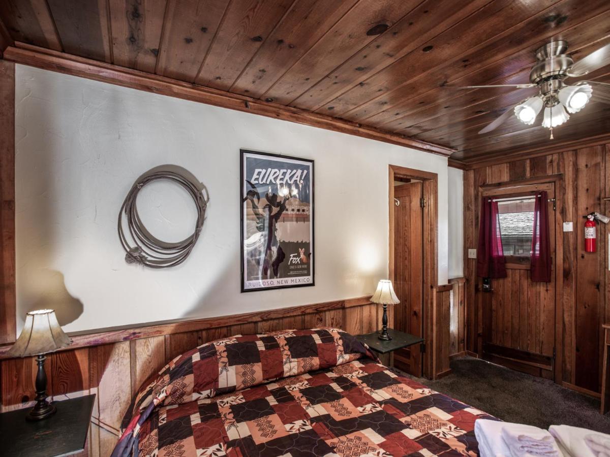 Apache Village Cabinette 11, Queen Bed, Midtown, Sleeps 2 Ruidoso Exterior photo